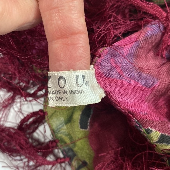 Zazou wrap scarf fringed floral - Picture 4 of 6